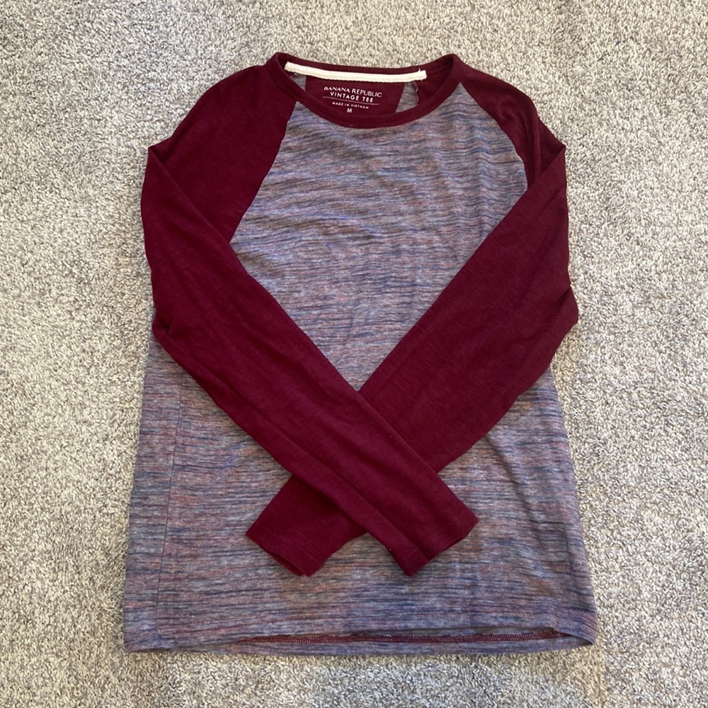 Medium Banana Republic Vintage Tee. Baseball style tee in red with blue lines